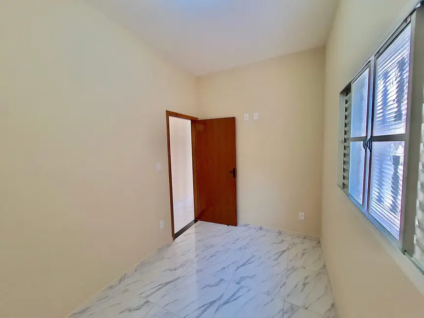 Foto 3 de Casa com 2 quartos à venda, 70m2 em Residencial Estoril, Taubate - SP