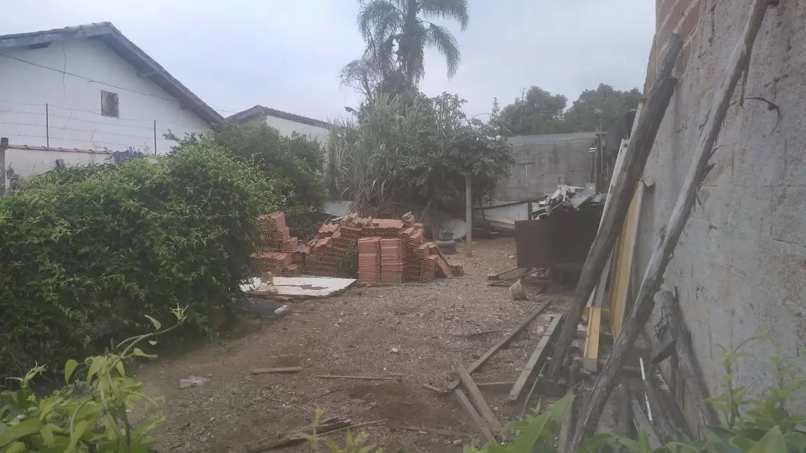 Foto 2 de Casa com 2 quartos à venda, 250m2 em Conjunto Residencial Araretama, Pindamonhangaba - SP