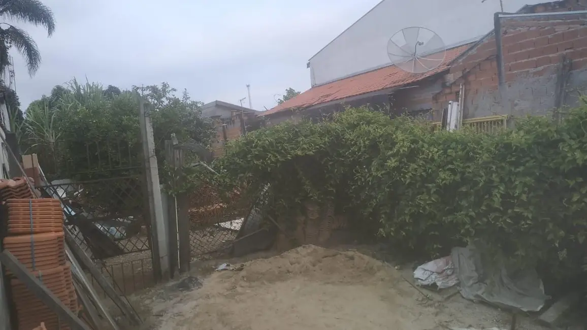 Foto 1 de Casa com 2 quartos à venda, 250m2 em Conjunto Residencial Araretama, Pindamonhangaba - SP