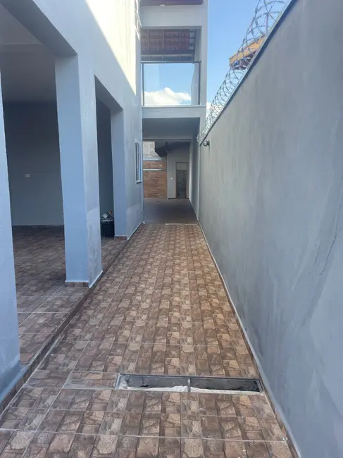Foto 9 de Sobrado com 3 quartos à venda, 243m2 em Conjunto Residencial Araretama, Pindamonhangaba - SP