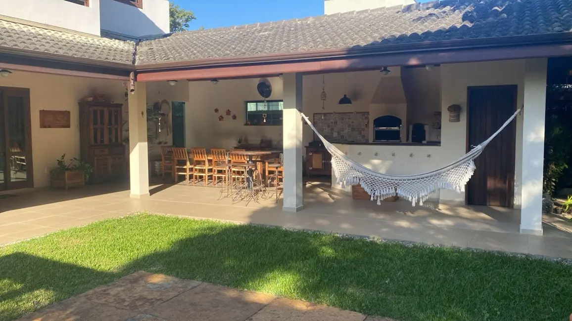 Foto 6 de Casa com 4 quartos à venda, 380m2 em Nossa Senhora do Perpétuo Socorro, Pindamonhangaba - SP