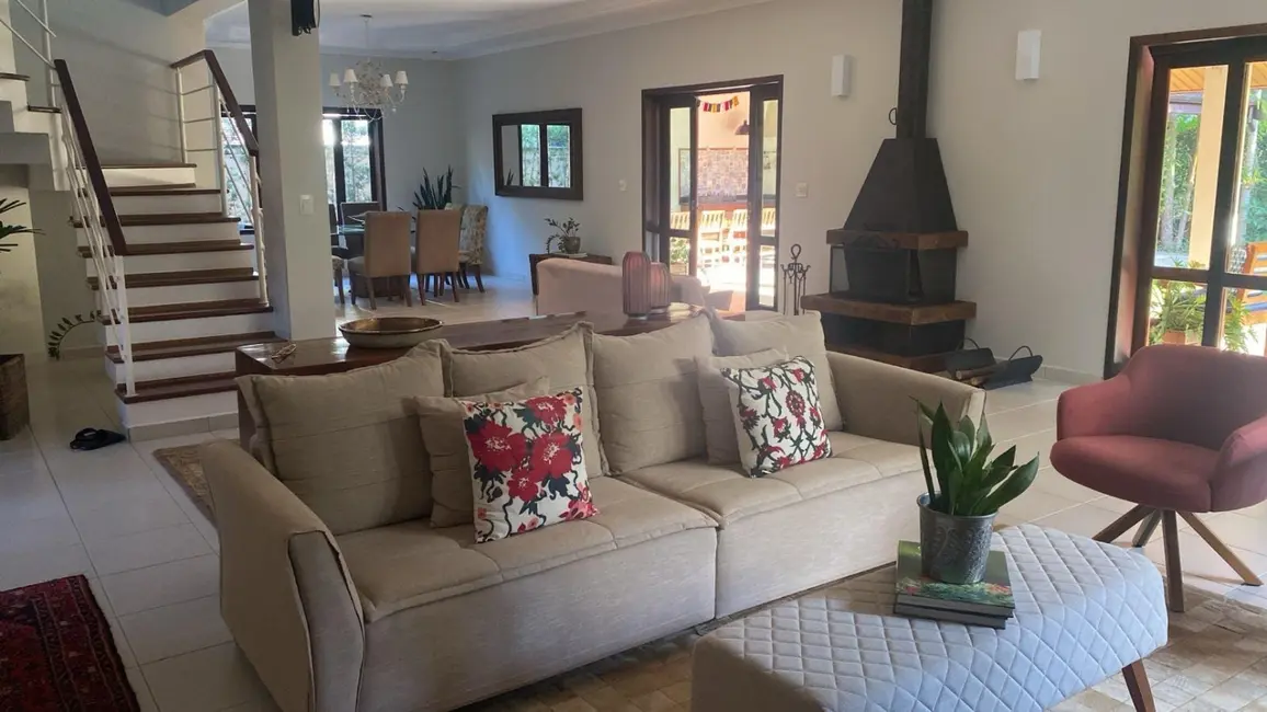 Casa com 4 quartos à venda, 380m2 em Nossa Senhora do Perpétuo Socorro, Pindamonhangaba - SP - imagem 3 Foto 3 de Casa com 4 quartos à venda, 380m2 em Nossa Senhora do Perpétuo Socorro, Pindamonhangaba - SP