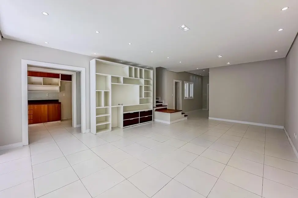 Foto 8 de Casa de Condomínio com 3 quartos à venda, 250m2 em Parque São Luís, Taubate - SP