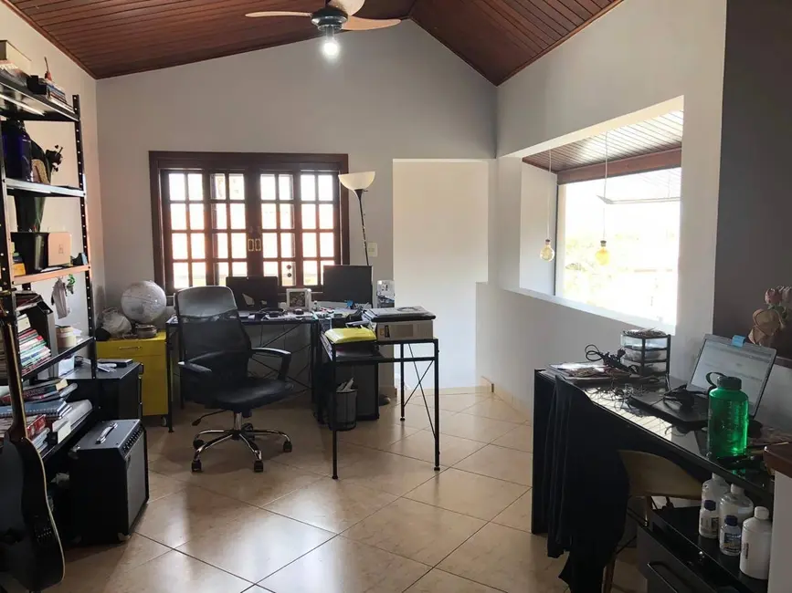 Casa de Condomínio com 3 quartos à venda, 180m2 em Sao Jose Dos Campos - SP - imagem 1 Foto 1 de Casa de Condomínio com 3 quartos à venda, 180m2 em Sao Jose Dos Campos - SP