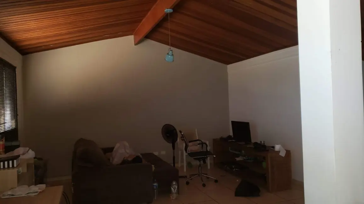 Foto 2 de Casa de Condomínio com 3 quartos à venda, 180m2 em Chácaras Reunidas Brasil, Taubate - SP