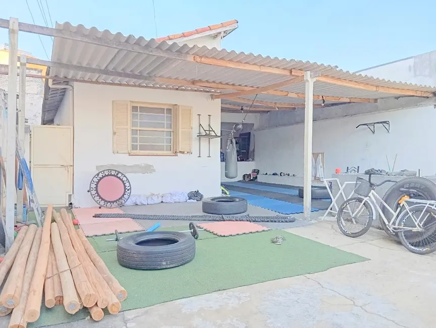 Casa com 2 quartos à venda, 166m2 em Centro, Aparecida - SP - imagem 3 Foto 3 de Casa com 2 quartos à venda, 166m2 em Centro, Aparecida - SP