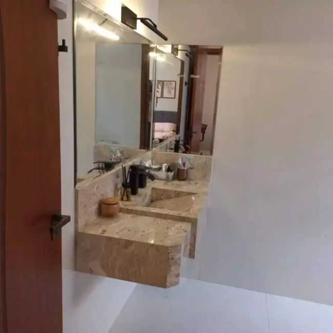 Foto 3 de Casa com 3 quartos à venda, 231m2 em Jardim de Alah, Taubate - SP