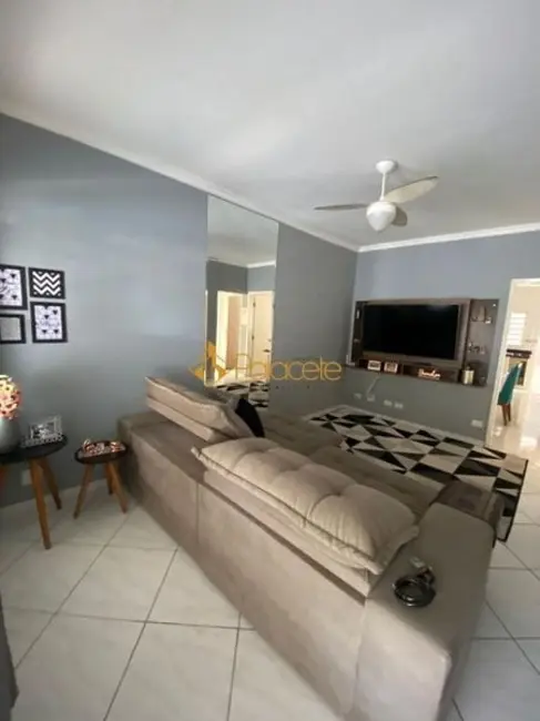 Foto 8 de Casa com 3 quartos à venda, 85m2 em Jardim Jaraguá, Taubate - SP