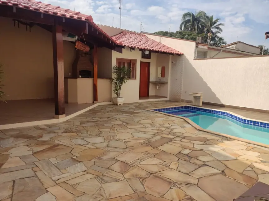 Foto 1 de Casa com 3 quartos à venda, 175m2 em Pindamonhangaba - SP