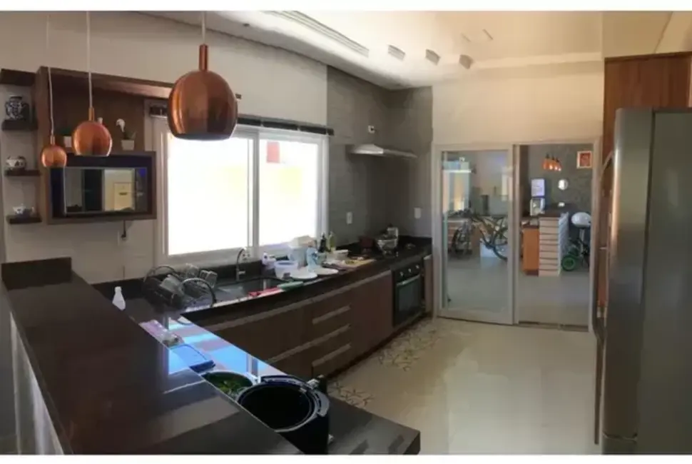 Foto 1 de Casa de Condomínio com 3 quartos à venda, 240m2 em Piracangaguá, Taubate - SP