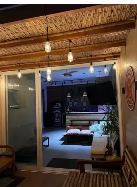 Foto 3 de Casa de Condomínio com 3 quartos à venda, 240m2 em Piracangaguá, Taubate - SP