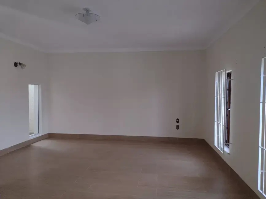 Foto 6 de Casa com 3 quartos à venda, 180m2 em Parque São Jorge, Taubate - SP