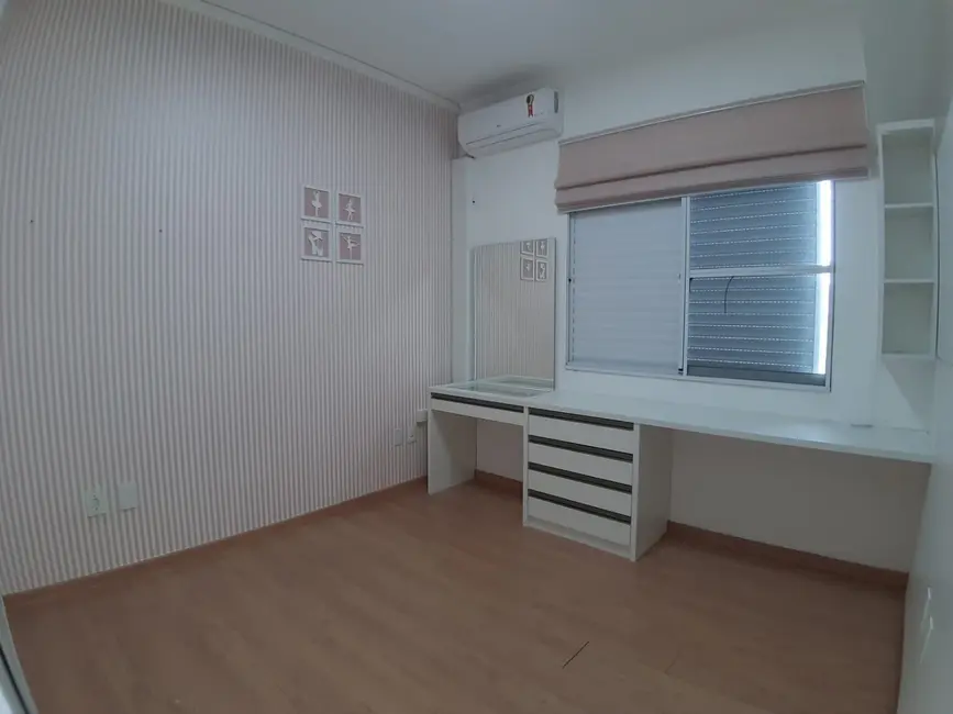 Foto 3 de Casa de Condomínio com 3 quartos à venda, 250m2 em Tremembe - SP