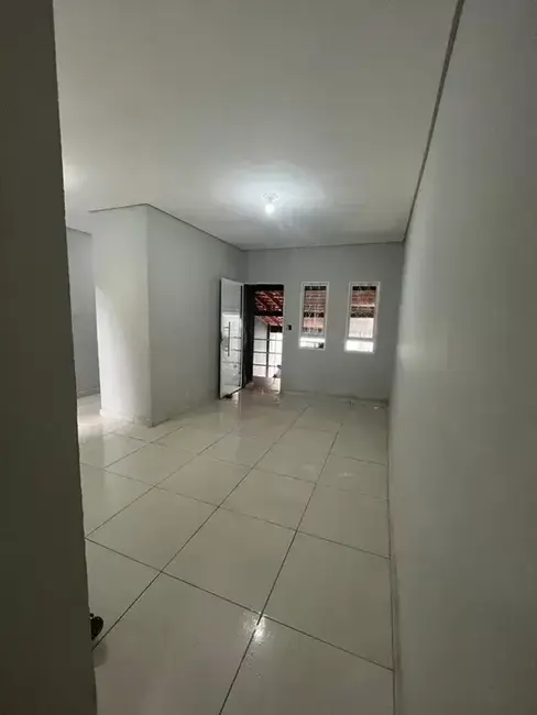 Foto 2 de Casa com 2 quartos à venda, 57m2 em Loteamento Parque Piracangaguá, Taubate - SP