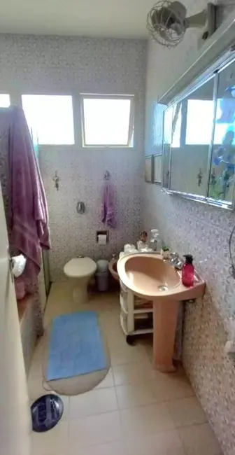 Foto 2 de Casa à venda e para alugar, 225m2 em Centro, Guaratingueta - SP