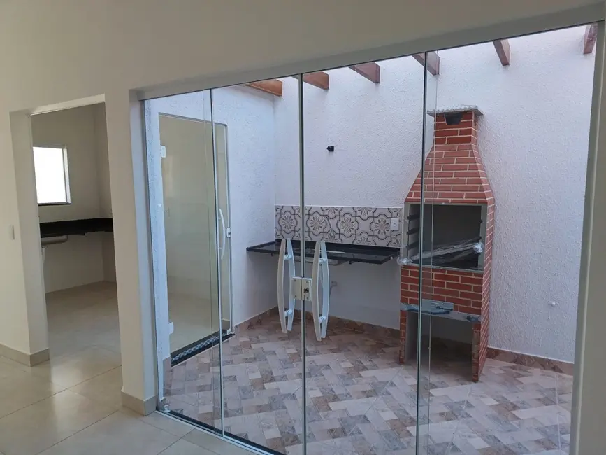 Foto 1 de Casa com 2 quartos à venda, 67m2 em Taubate - SP