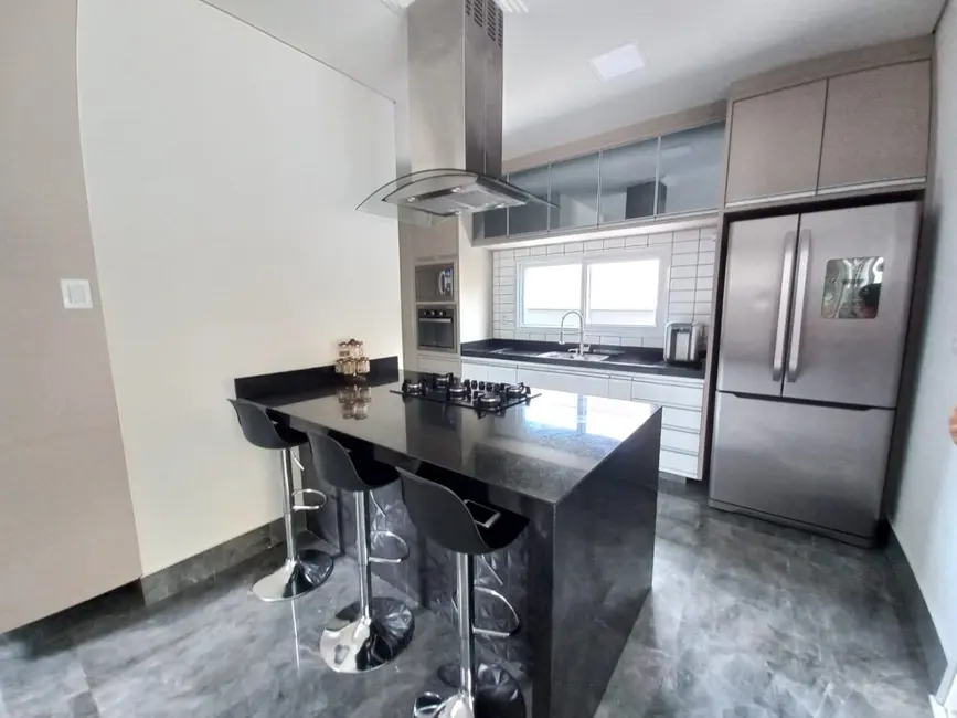 Foto 3 de Casa de Condomínio com 3 quartos à venda, 221m2 em Alto do Cardoso, Pindamonhangaba - SP