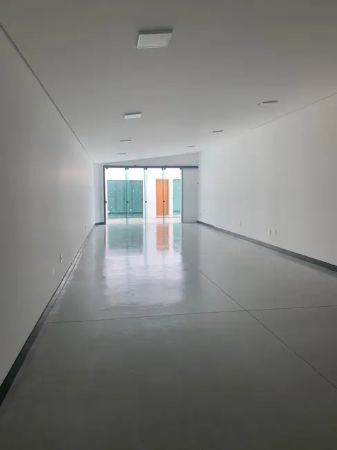 Foto 2 de Casa com 2 quartos para alugar, 150m2 em Centro, Pindamonhangaba - SP