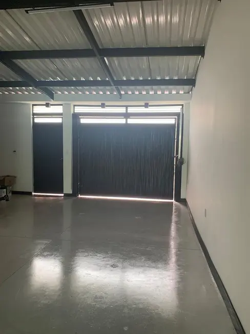Foto 3 de Casa com 2 quartos para alugar, 150m2 em Centro, Pindamonhangaba - SP