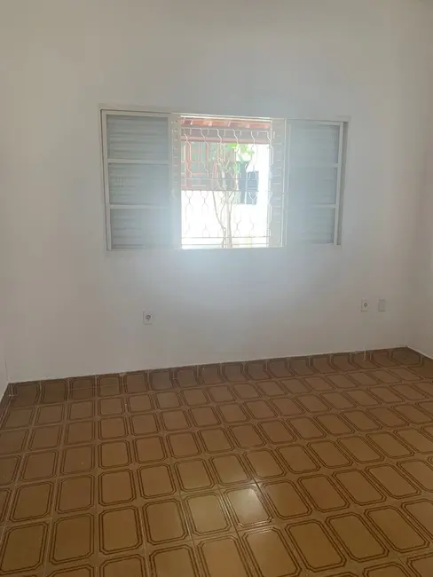 Foto 1 de Casa com 5 quartos para alugar, 200m2 em Chácara da Galega, Pindamonhangaba - SP