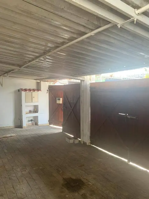Foto 4 de Casa com 5 quartos para alugar, 200m2 em Chácara da Galega, Pindamonhangaba - SP