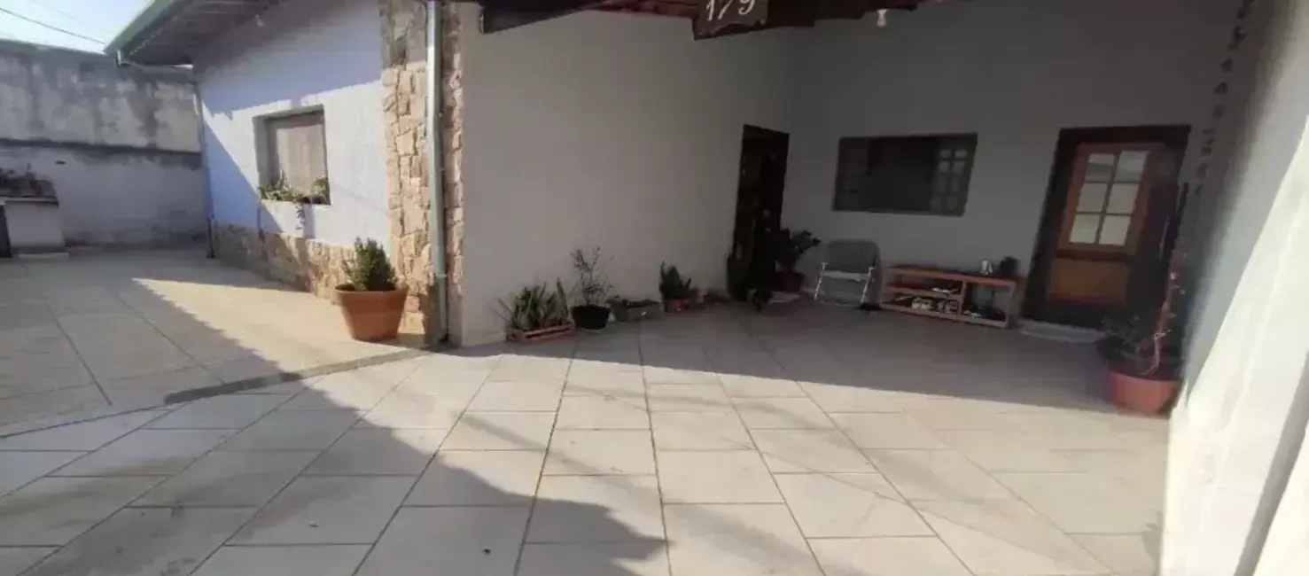 Foto 1 de Casa com 3 quartos à venda, 138m2 em Jardim Maria Emília, Pindamonhangaba - SP