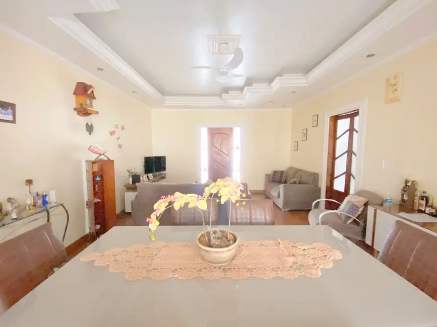 Foto 2 de Casa com 3 quartos à venda, 218m2 em Conjunto Habitacional Terra dos Ipês II (Fase II), Pindamonhangaba - SP