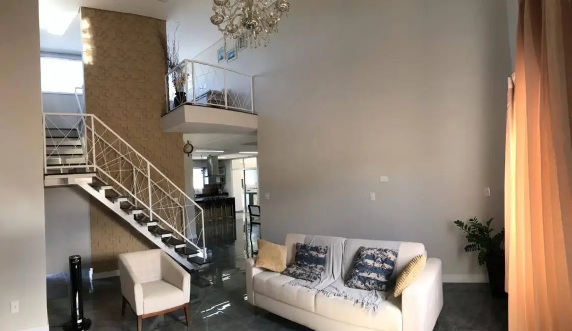 Foto 5 de Casa com 3 quartos à venda, 270m2 em Nossa Senhora do Perpétuo Socorro, Pindamonhangaba - SP