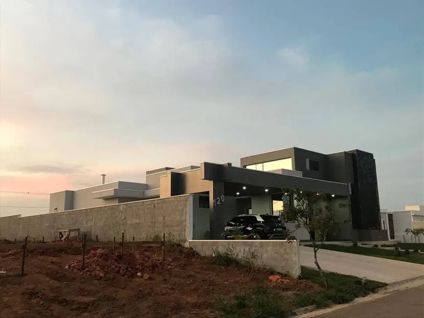 Foto 6 de Casa com 3 quartos à venda, 270m2 em Nossa Senhora do Perpétuo Socorro, Pindamonhangaba - SP