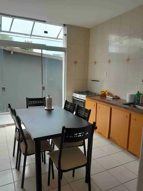 Foto 1 de Casa com 4 quartos à venda, 243m2 em Vila Bourghese, Pindamonhangaba - SP