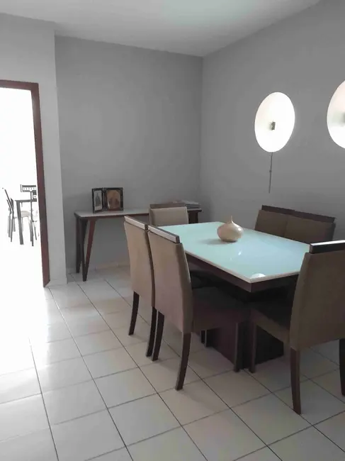 Foto 2 de Casa com 4 quartos à venda, 243m2 em Vila Bourghese, Pindamonhangaba - SP