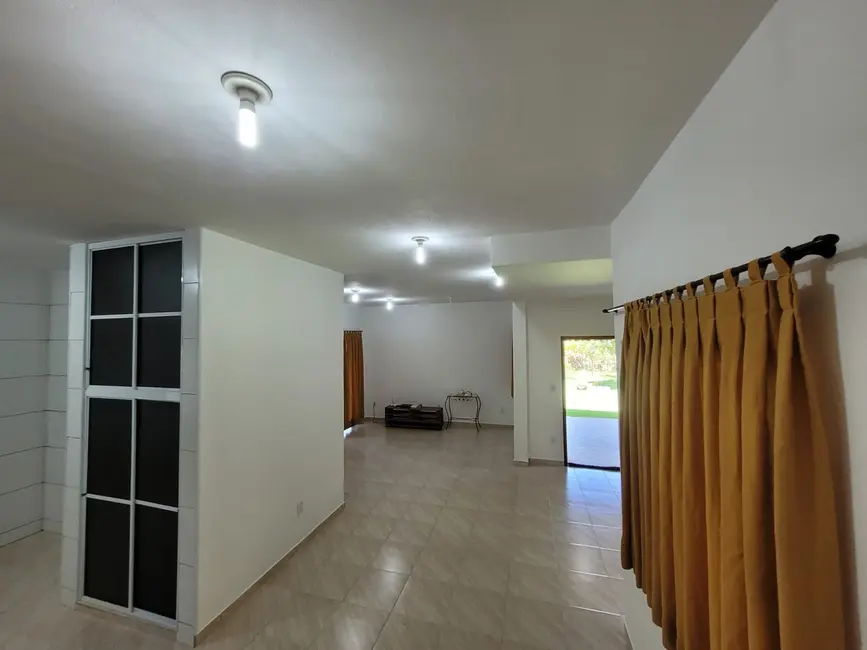 Chácara com 3 quartos à venda, 204m2 em Bom Sucesso, Pindamonhangaba - SP - imagem 9 Foto 9 de Chácara com 3 quartos à venda, 204m2 em Bom Sucesso, Pindamonhangaba - SP