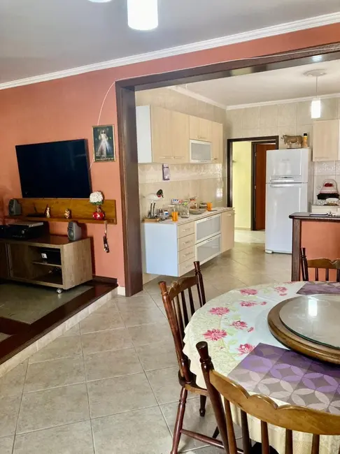 Chácara com 3 quartos à venda, 240m2 em Pinhão, Taubate - SP - imagem 2 Foto 2 de Chácara com 3 quartos à venda, 240m2 em Pinhão, Taubate - SP
