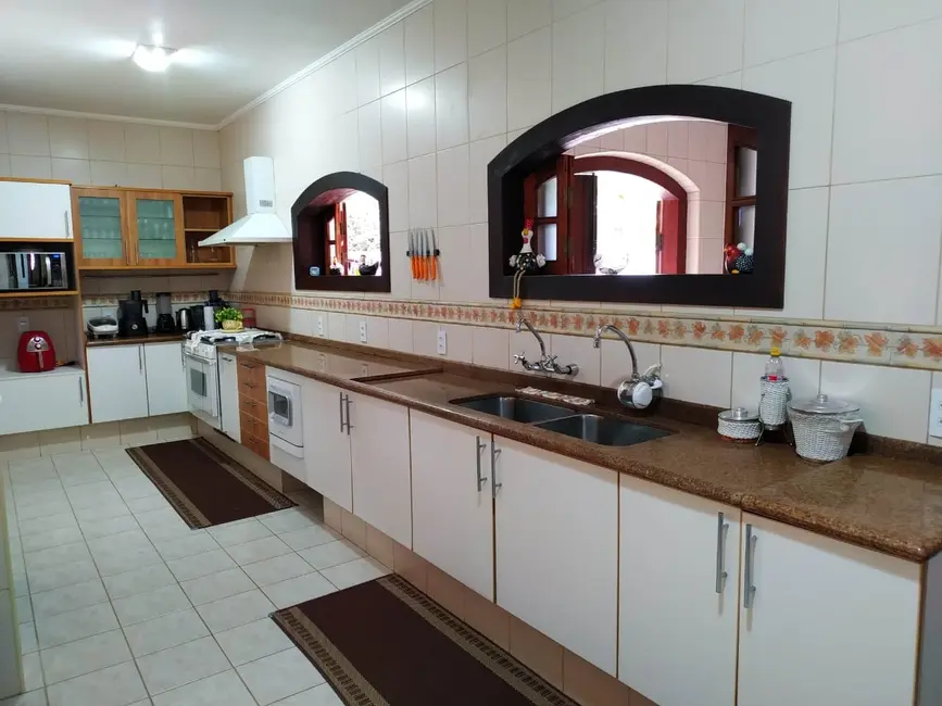 Foto 9 de Sítio / Rancho com 7 quartos à venda, 700m2 em Campinas, Pindamonhangaba - SP