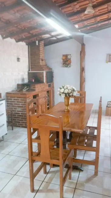 Foto 4 de Chácara com 5 quartos à venda, 1600m2 em Pindamonhangaba - SP