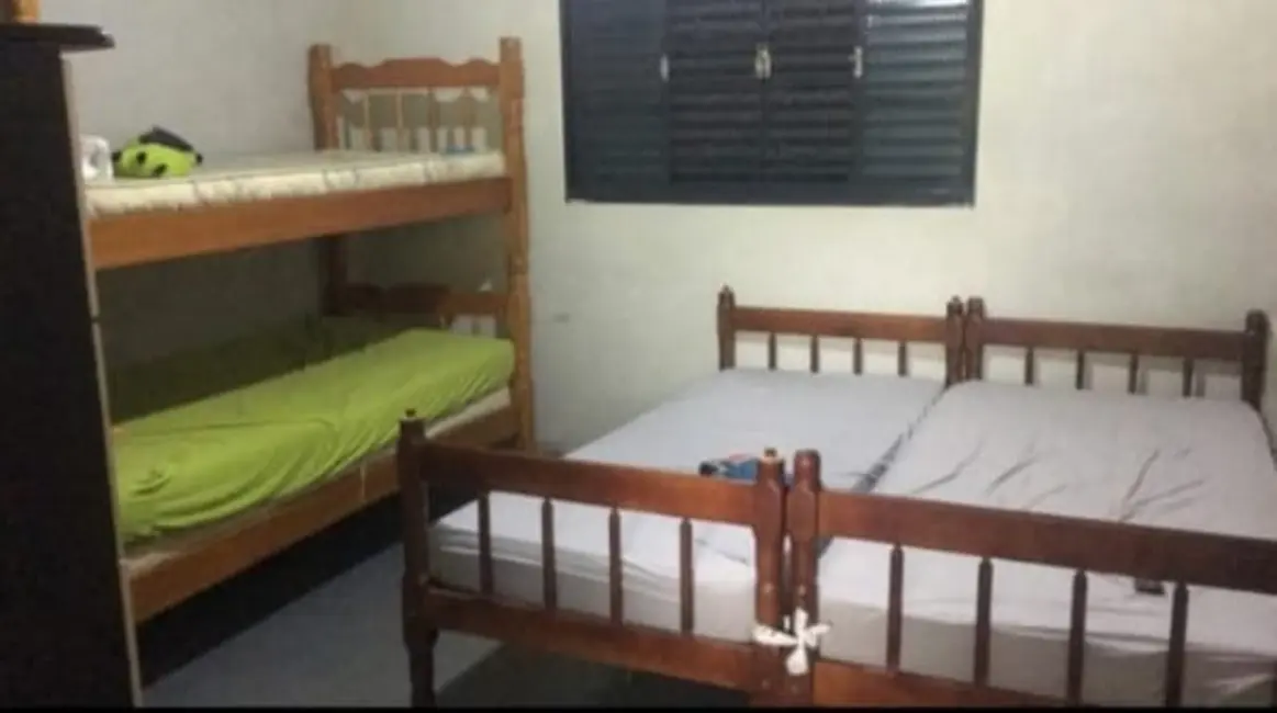 Sítio / Rancho com 3 quartos à venda, 300m2 em Taubate - SP - imagem 2 Foto 2 de Sítio / Rancho com 3 quartos à venda, 300m2 em Taubate - SP