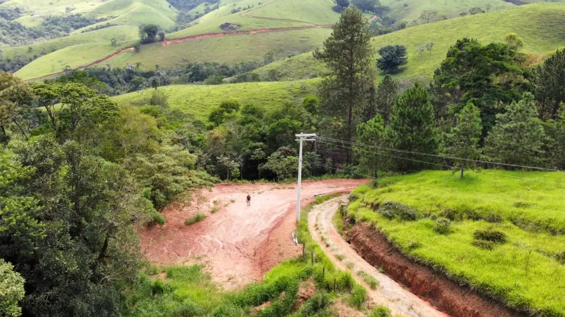 Foto 13 de Chácara à venda, 2000m2 em Pindamonhangaba - SP