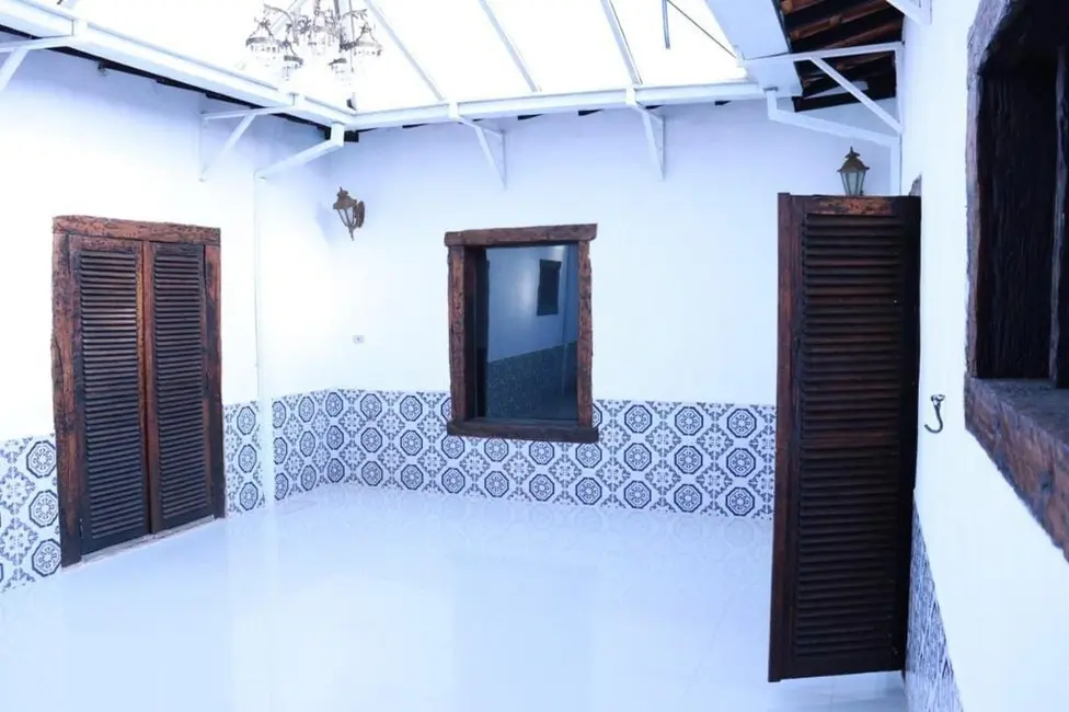 Foto 2 de Sítio / Rancho com 8 quartos à venda, 1000m2 em Sao Jose Dos Campos - SP