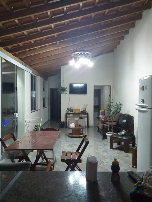 Foto 1 de Chácara com 4 quartos à venda, 270m2 em Guaratingueta - SP