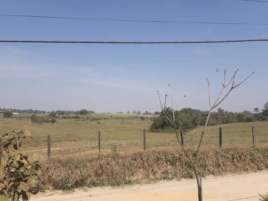 Foto 2 de Chácara com 4 quartos à venda, 270m2 em Guaratingueta - SP