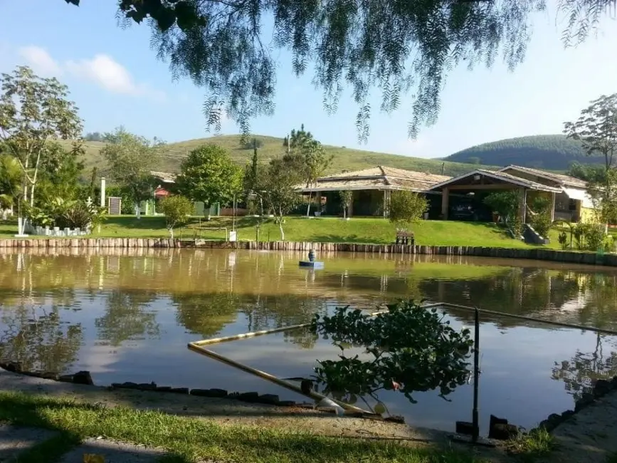 Foto 1 de Chácara com 3 quartos à venda, 300m2 em Bom Sucesso, Pindamonhangaba - SP