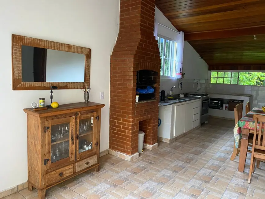 Sítio / Rancho com 3 quartos à venda, 200m2 em Silveiras - SP - imagem 4 Foto 4 de Sítio / Rancho com 3 quartos à venda, 200m2 em Silveiras - SP