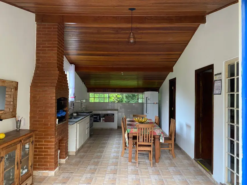 Sítio / Rancho com 3 quartos à venda, 200m2 em Silveiras - SP - imagem 3 Foto 3 de Sítio / Rancho com 3 quartos à venda, 200m2 em Silveiras - SP