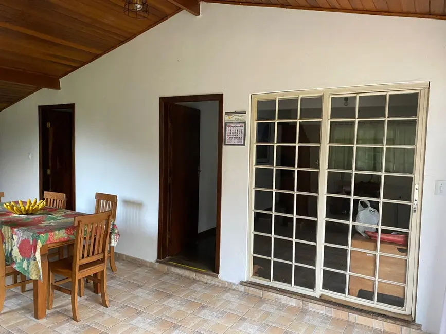 Sítio / Rancho com 3 quartos à venda, 200m2 em Silveiras - SP - imagem 5 Foto 5 de Sítio / Rancho com 3 quartos à venda, 200m2 em Silveiras - SP