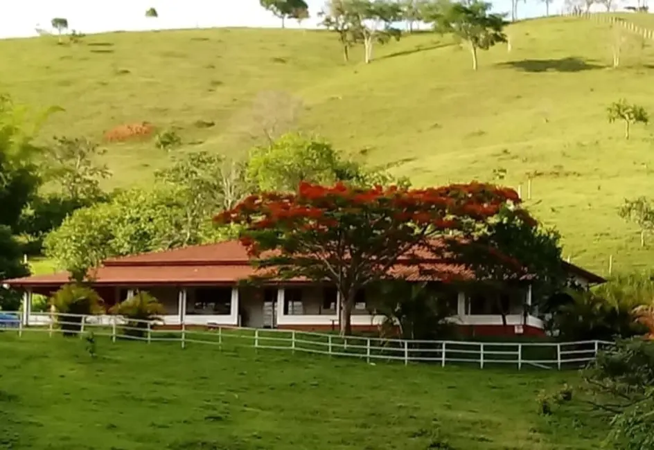 Chácara com 4 quartos à venda, 273m2 em Sao Luiz Do Paraitinga - SP - imagem 8 Foto 8 de Chácara com 4 quartos à venda, 273m2 em Sao Luiz Do Paraitinga - SP