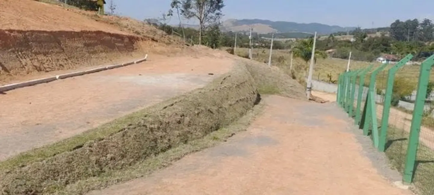 Foto 1 de Chácara à venda, 2500m2 em Loteamento Chácaras Ingrid, Taubate - SP