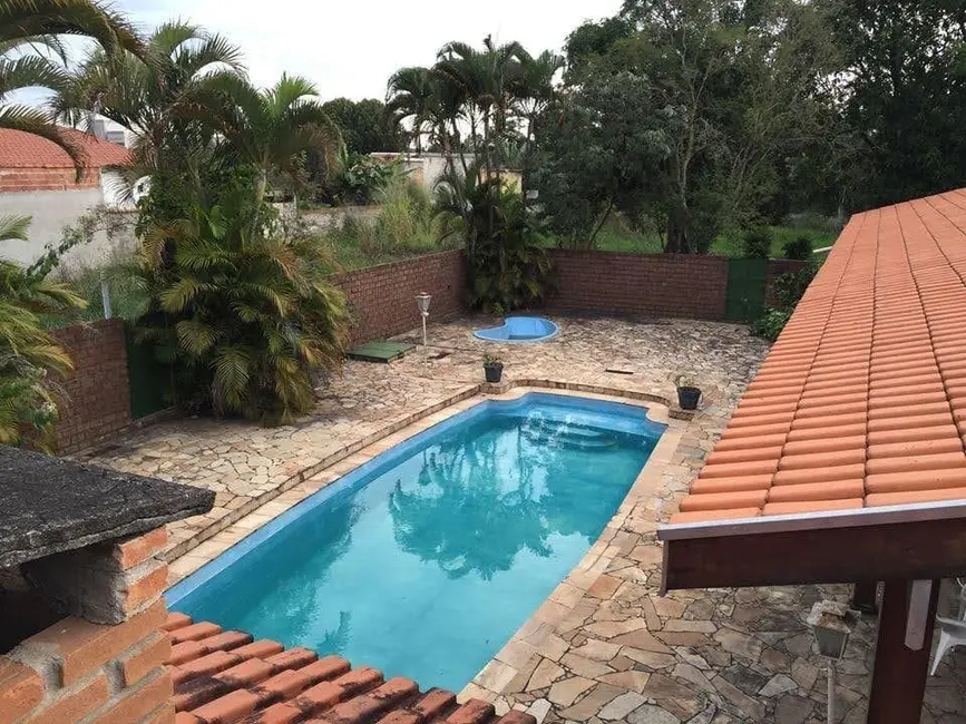 Chácara com 3 quartos à venda, 800m2 em Jardim Carlota, Pindamonhangaba - SP - imagem 8 Foto 8 de Chácara com 3 quartos à venda, 800m2 em Jardim Carlota, Pindamonhangaba - SP