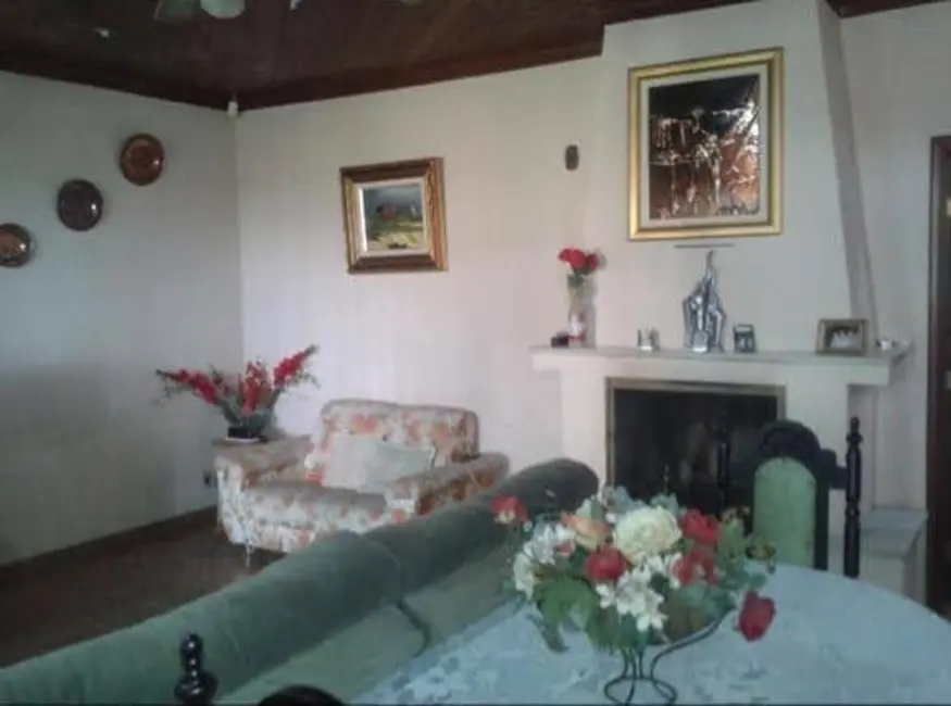 Chácara com 3 quartos à venda, 800m2 em Jardim Carlota, Pindamonhangaba - SP - imagem 4 Foto 4 de Chácara com 3 quartos à venda, 800m2 em Jardim Carlota, Pindamonhangaba - SP