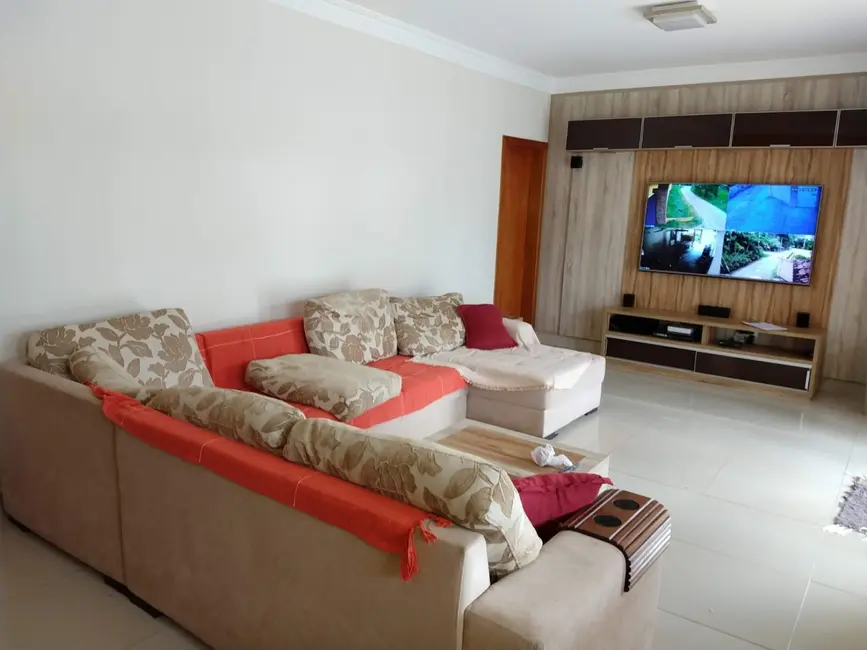 Foto 4 de Chácara com 4 quartos à venda, 500m2 em Alto do Piracuama, Pindamonhangaba - SP