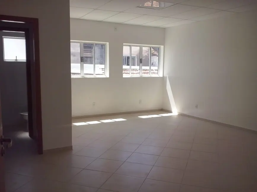 Foto 1 de Sala Comercial para alugar, 34m2 em Centro, Pindamonhangaba - SP